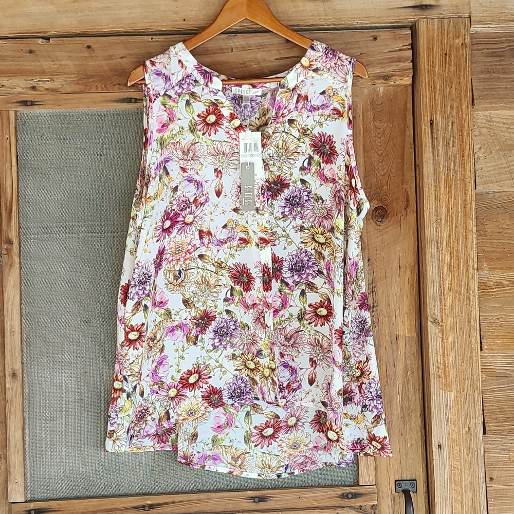 Women's flower print sleeveless blouse,. Size 1X. Spense brand.  NWT